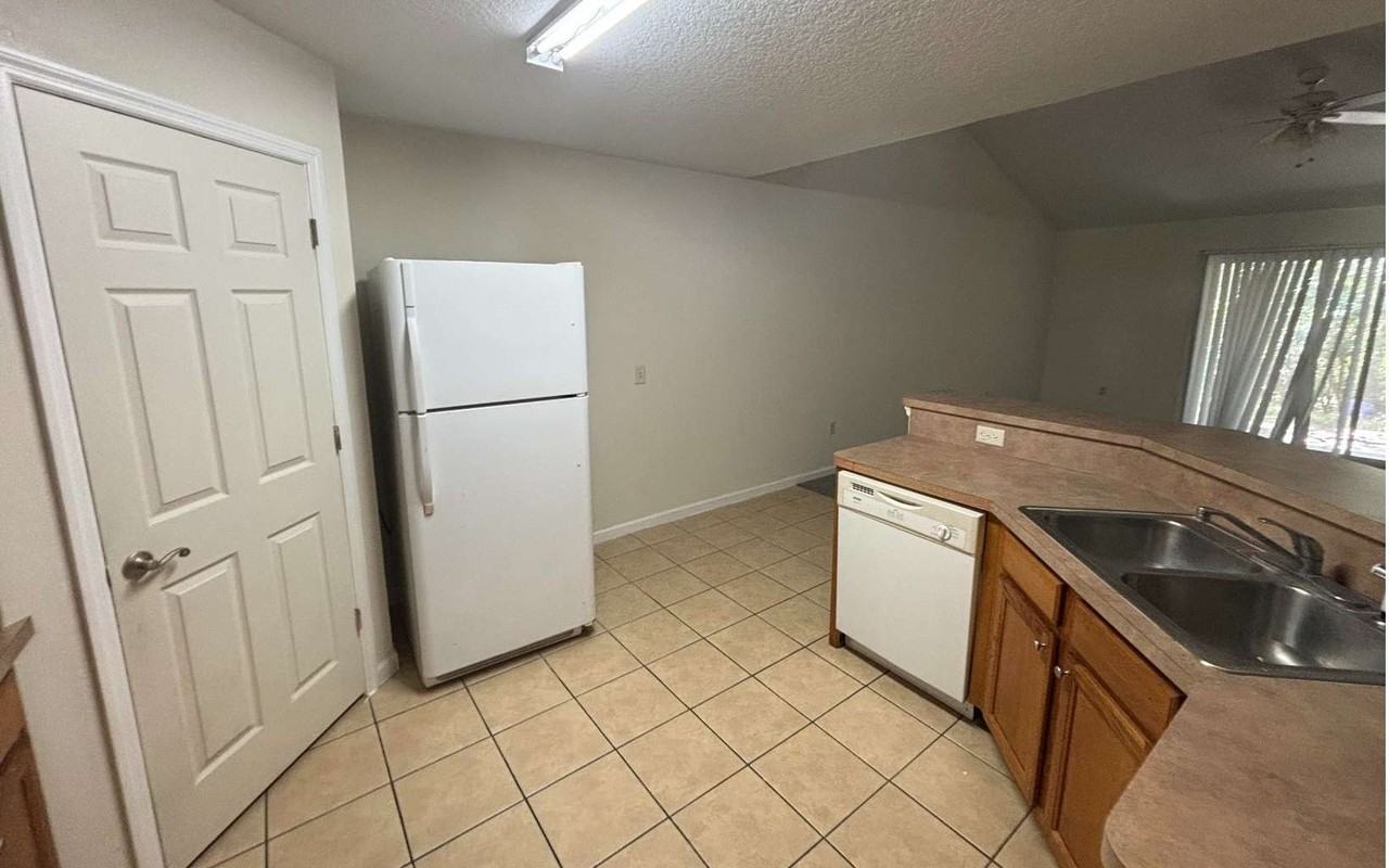 1786 SW GRANDVIEW 102 - Photo 4 of 12