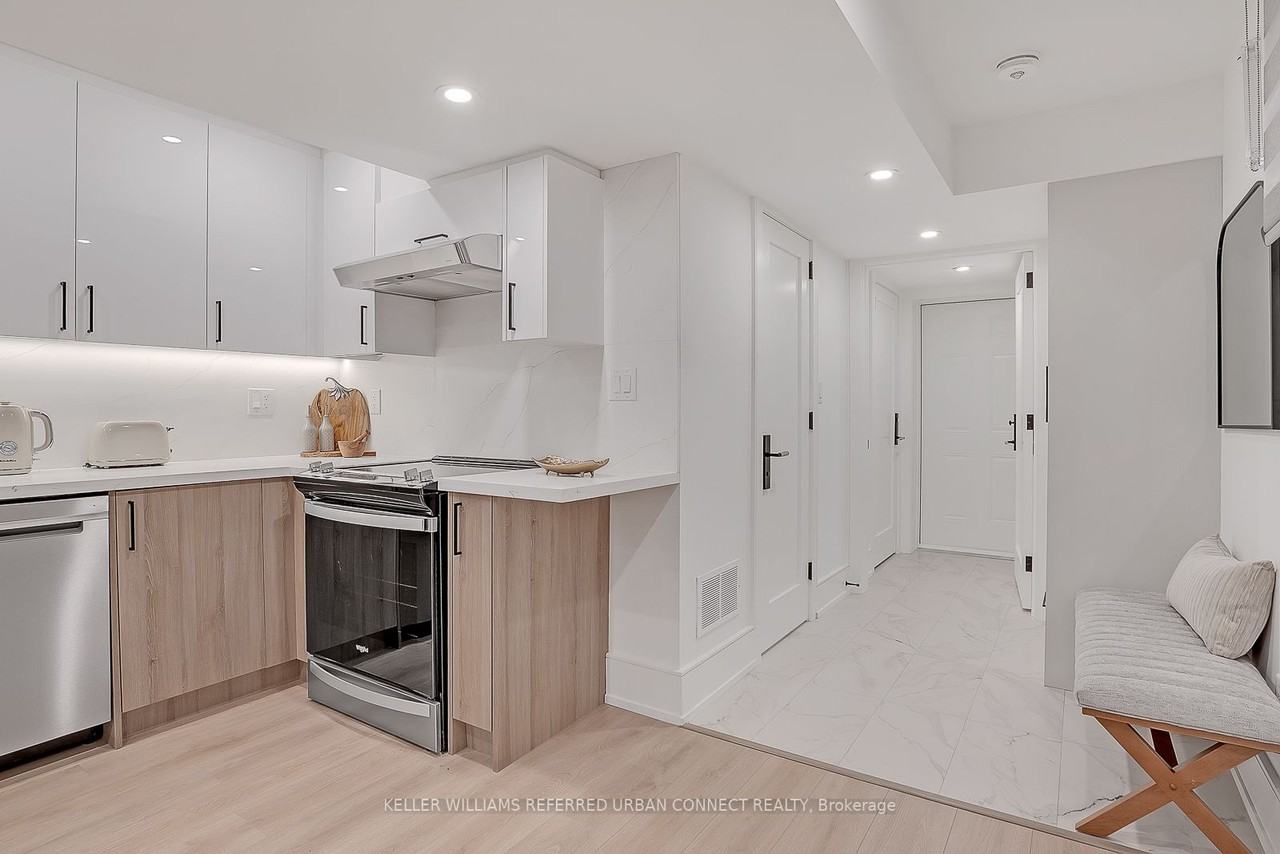 528 Clinton Street - Photo 2 of 9