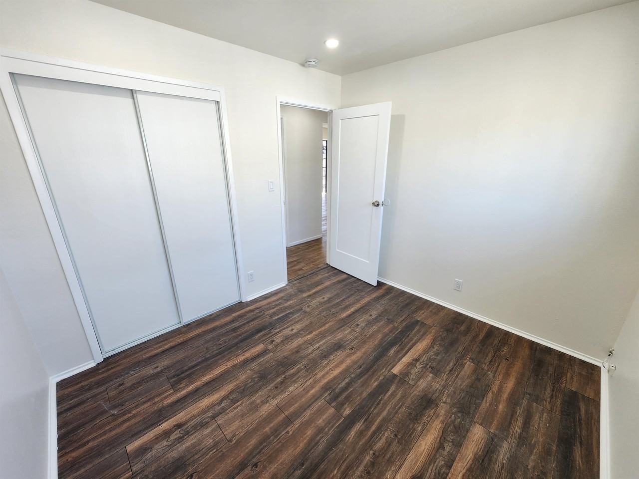 7525 Spencer St #B - Photo 4 of 5