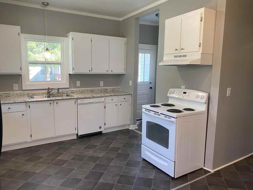 410 W Broad St - Photo 3 of 28