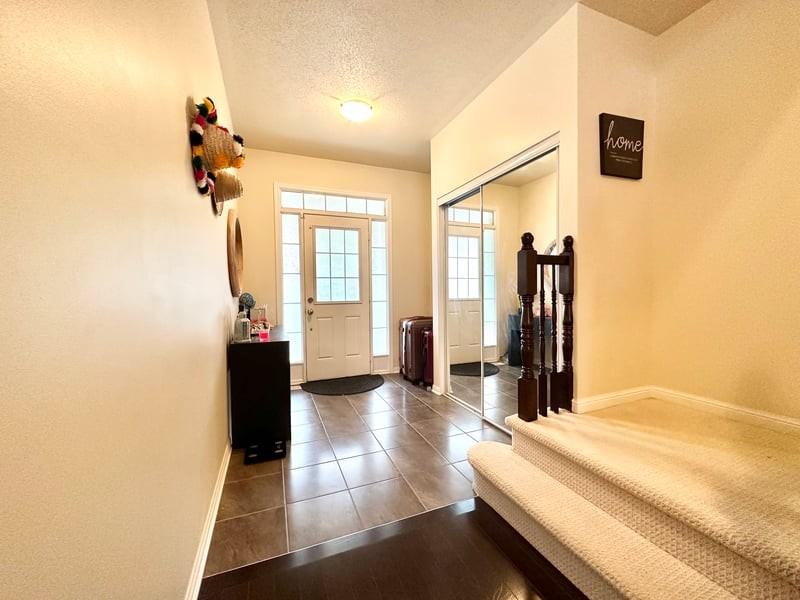 125 Battersea Cres - Photo 2 of 14