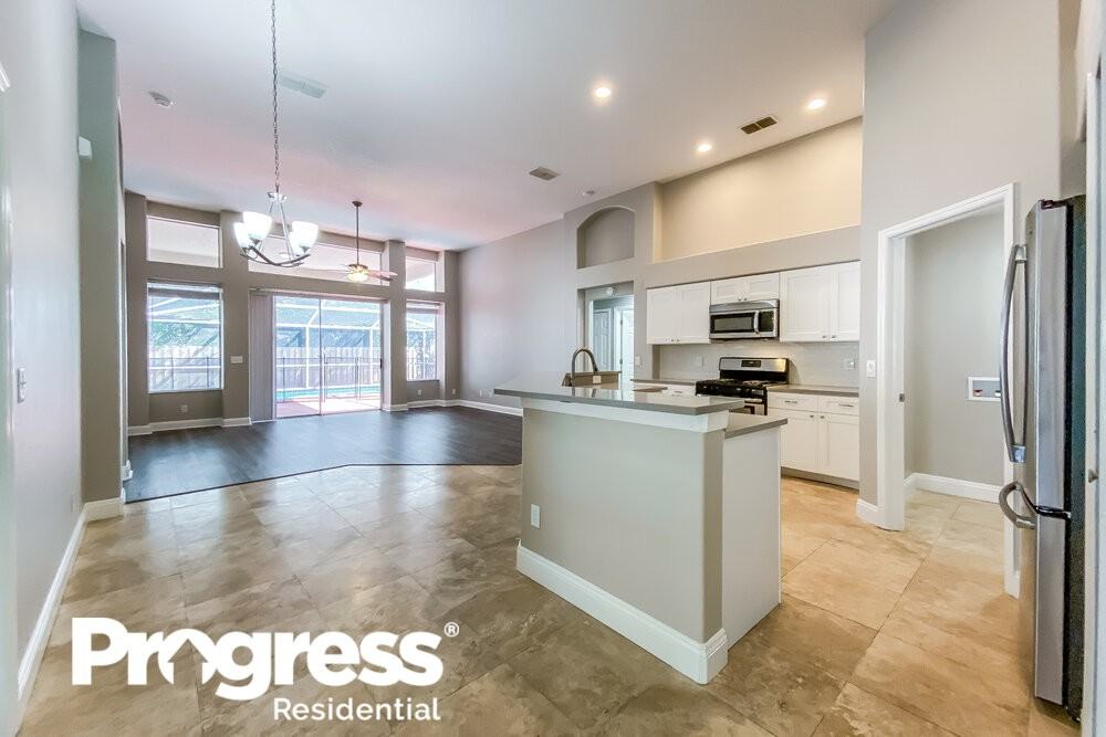 11805 Derbyshire Dr - Photo 3 of 16