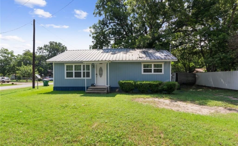 1803 N Central Ave - Photo 2 of 12