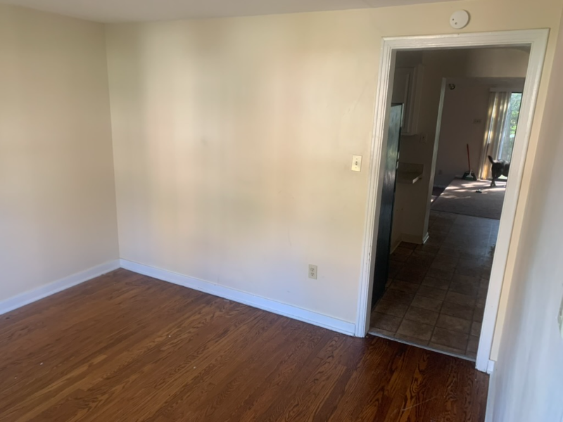 8616 Oakcrest Rd - Photo 4 of 22