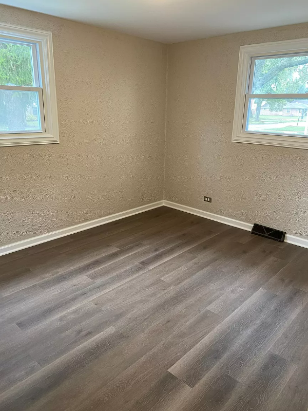 16136 Marshfield Ave - Photo 2 of 8