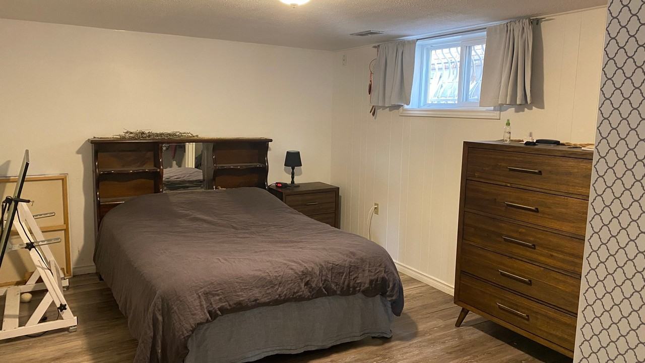 822 Roxborough Avenue - Photo 3 of 10