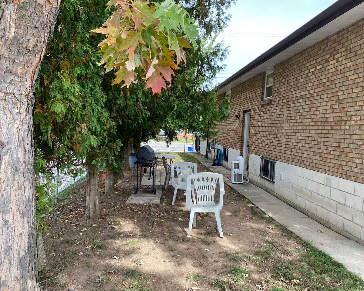 822 Roxborough Avenue - Photo 7 of 10