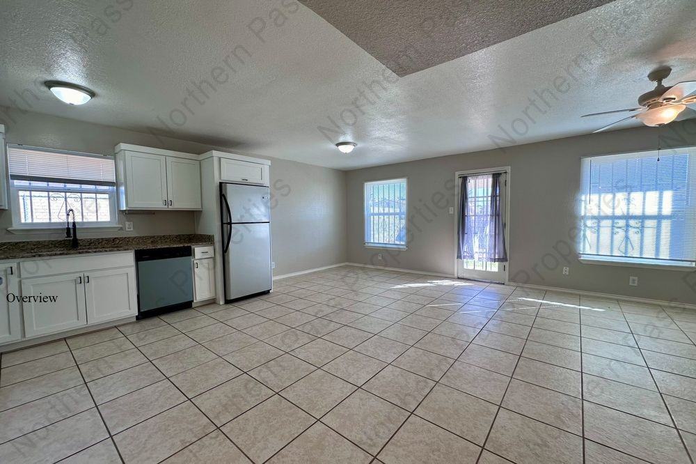 10732 Murphy St - Photo 3 of 22