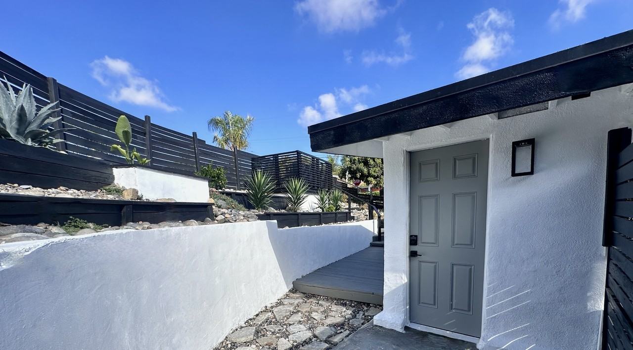 1264 Loretta St - Photo 2 of 17