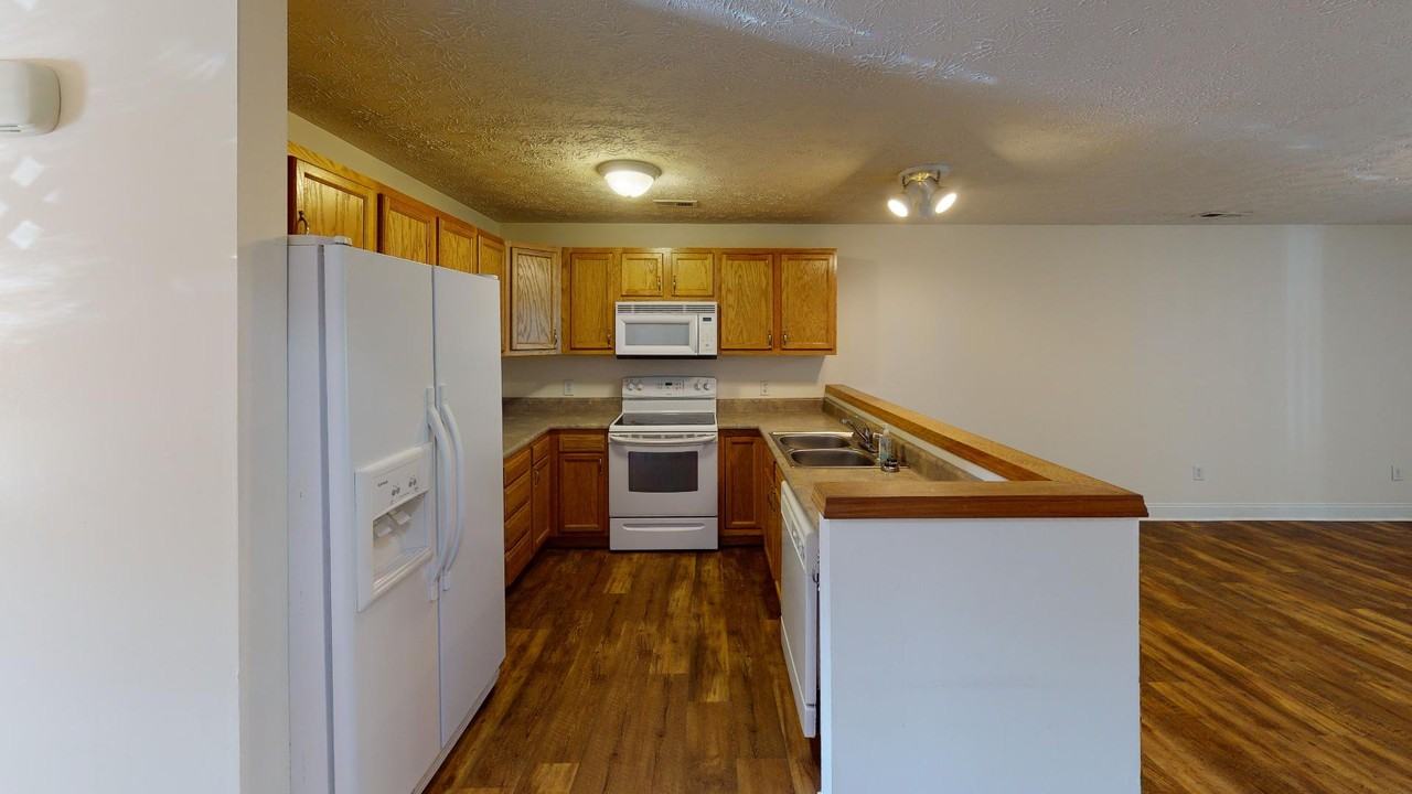 7100 Country Club Dr #B - Photo 3 of 18
