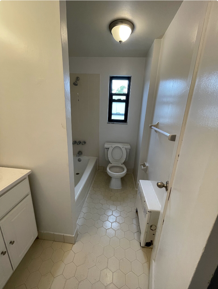 493 Boulevard #B - Photo 3 of 9