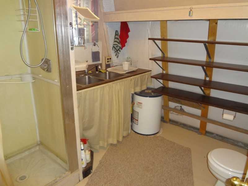 1319 1/2 29th St - Photo 2 of 7