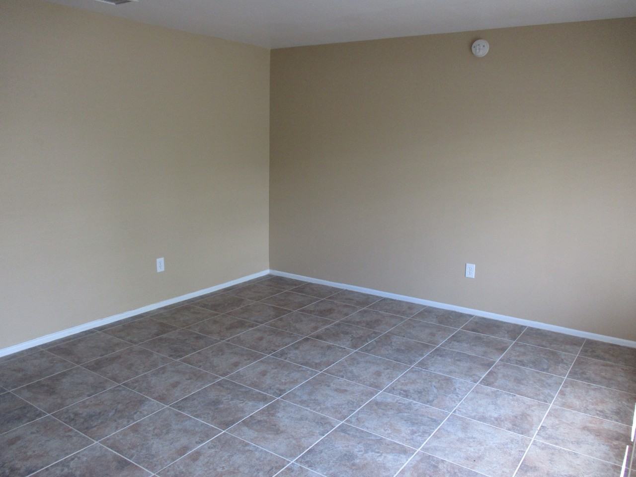 912 Gatewood Ct NE - Photo 2 of 19