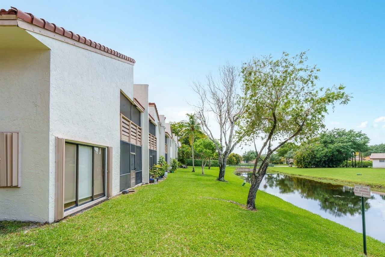 1692 Cypress Pointe Dr - Photo 2 of 8