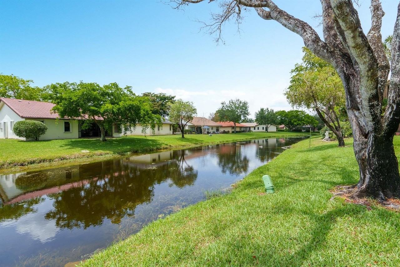 1692 Cypress Pointe Dr - Photo 3 of 8