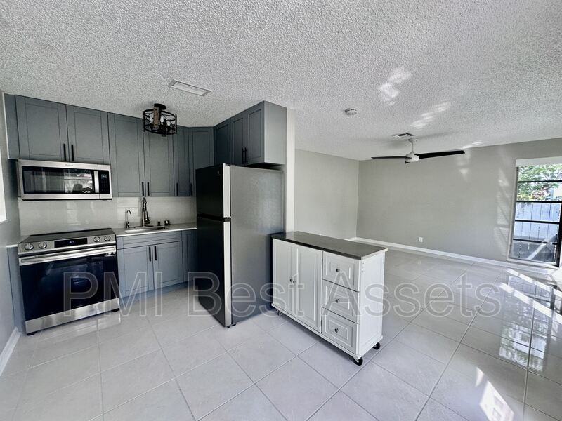 47-49 Se 13Th St, Dania Beach, FL 33004 - Photo 2 of 16