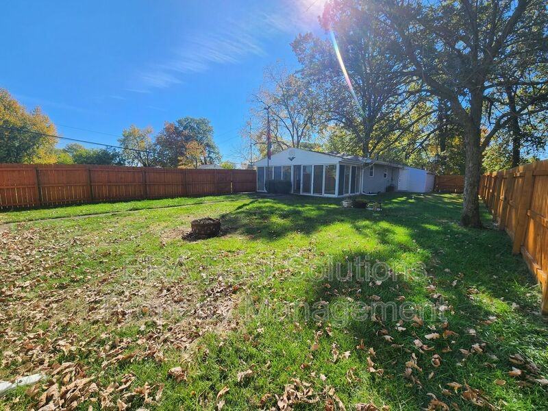 2485 Lois Dr - Photo 2 of 19