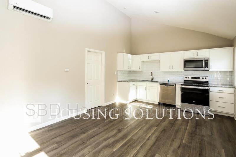 1401 S Hedges Ave - Photo 4 of 11