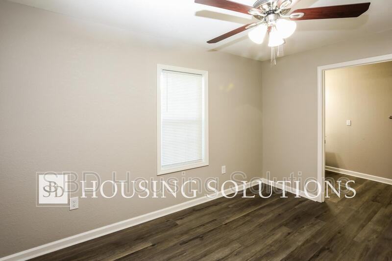 1401 S Hedges Ave - Photo 7 of 11