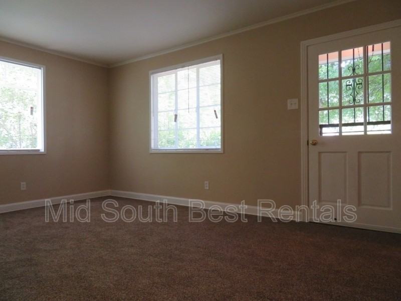 1568 Michael St - Photo 2 of 8