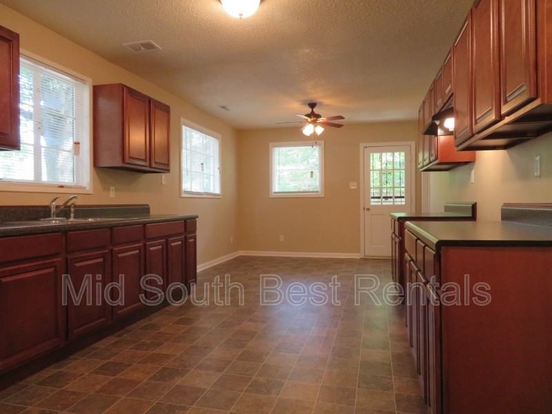 1568 Michael St - Photo 3 of 8