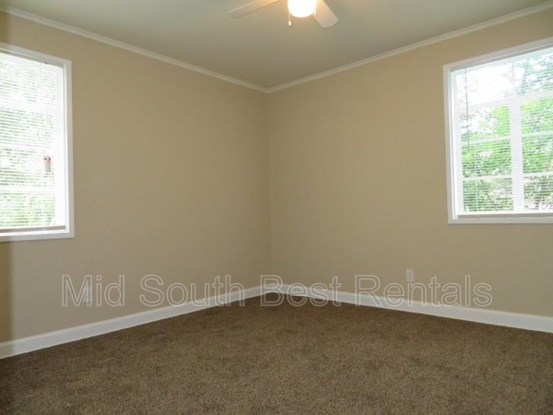 1568 Michael St - Photo 6 of 8