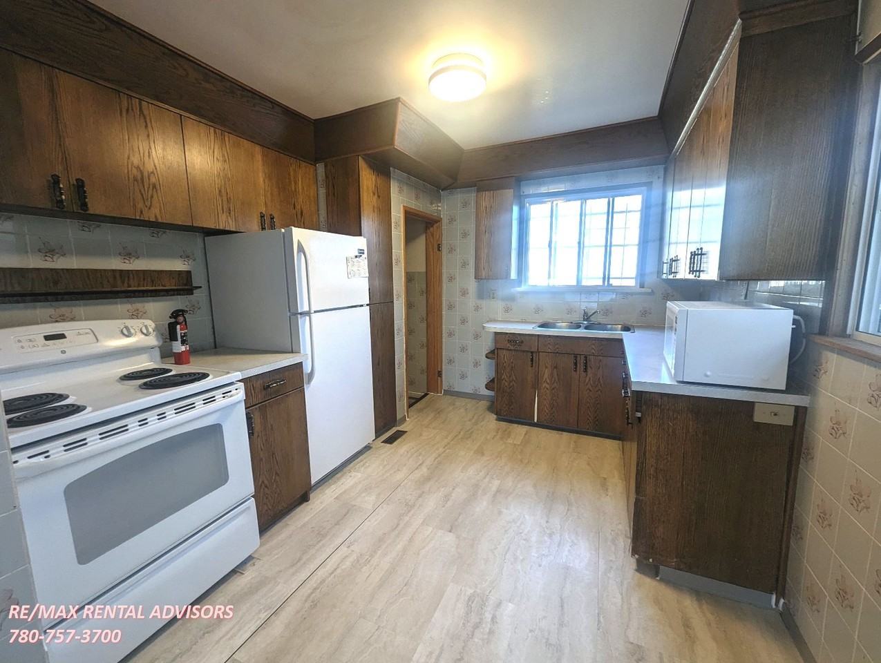 11409 101 St Nw - Photo 2 of 18
