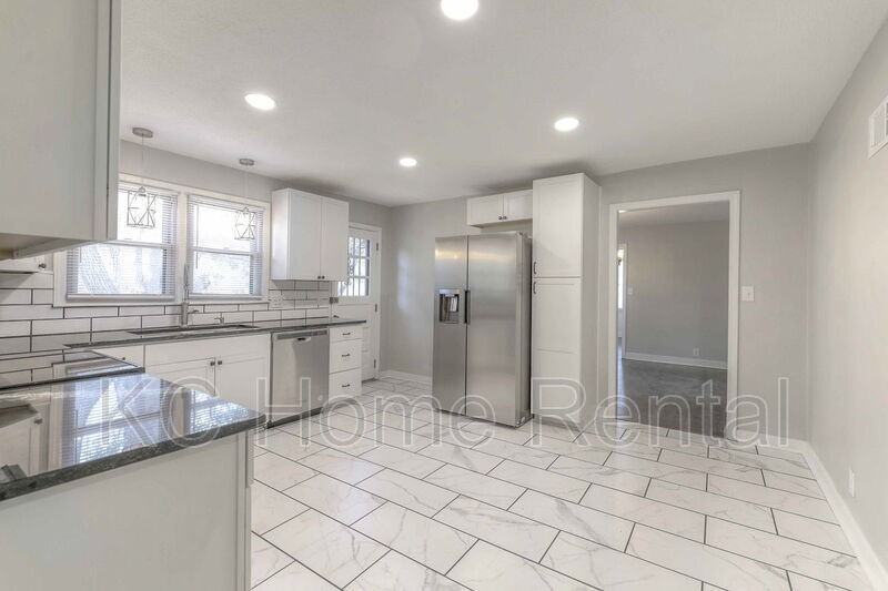 304 Se Corder St - Photo 3 of 37