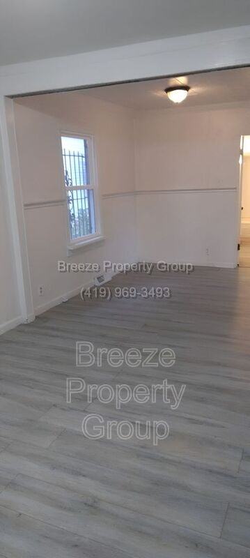 1215 Woodstock Ave - Photo 2 of 6