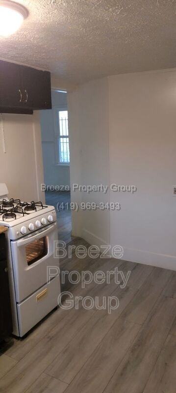 1215 Woodstock Ave - Photo 3 of 6