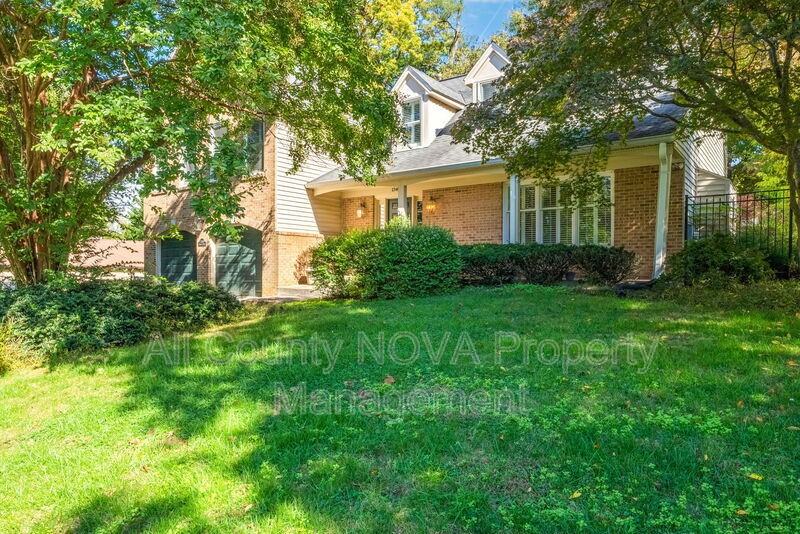 13409 Montvale Dr - Photo 3 of 43