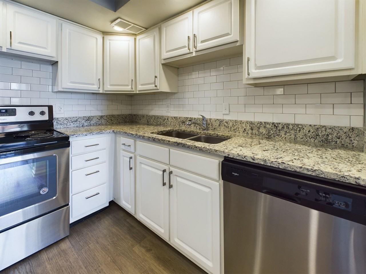 Edgewater Apartments - Photo 7 of 34