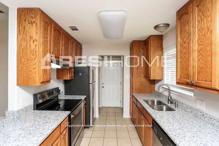 4927 Fitzhugh Ave - Photo 3 of 24