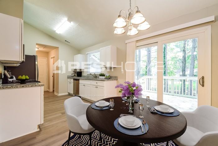 698 Utoy Cir Sw - Photo 3 of 18