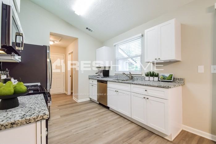 698 Utoy Cir Sw - Photo 2 of 18