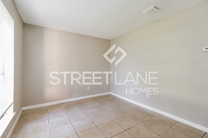 11151 Spottswood Dr - Photo 3 of 15