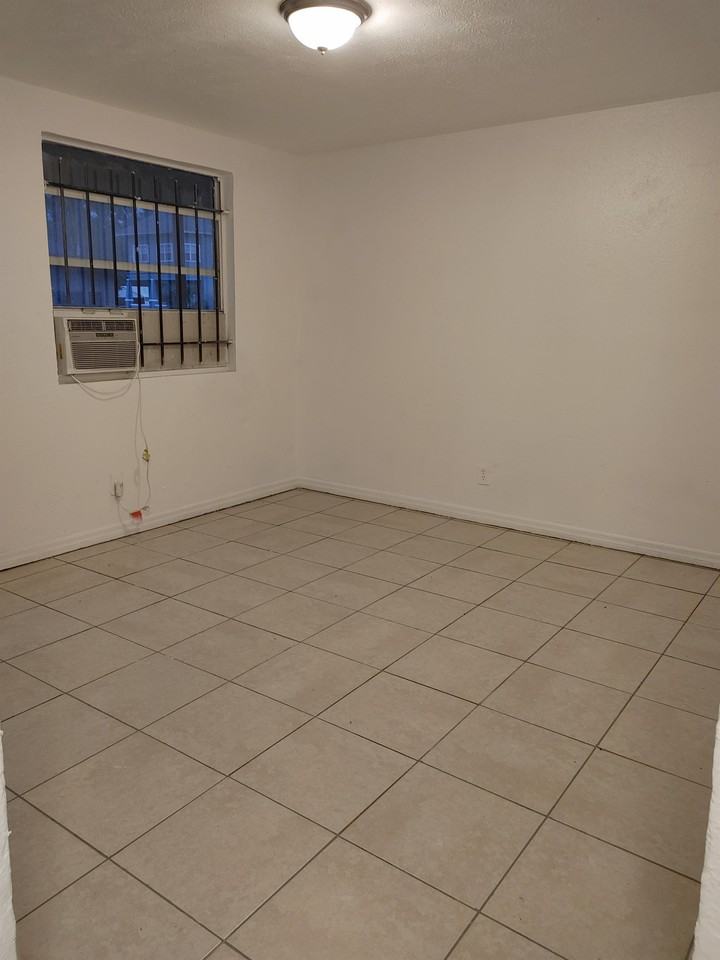 1820 Whitner StreetUnit 3 #3 - Photo 2 of 4