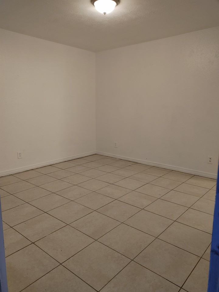 1820 Whitner StreetUnit 3 #3 - Photo 3 of 4