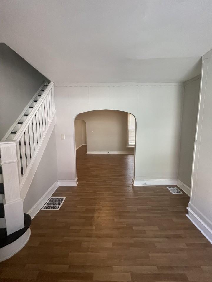 2828 W Clementine St #1 - Photo 3 of 15