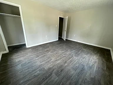 450 Derrick St #1 - Photo 4 of 5