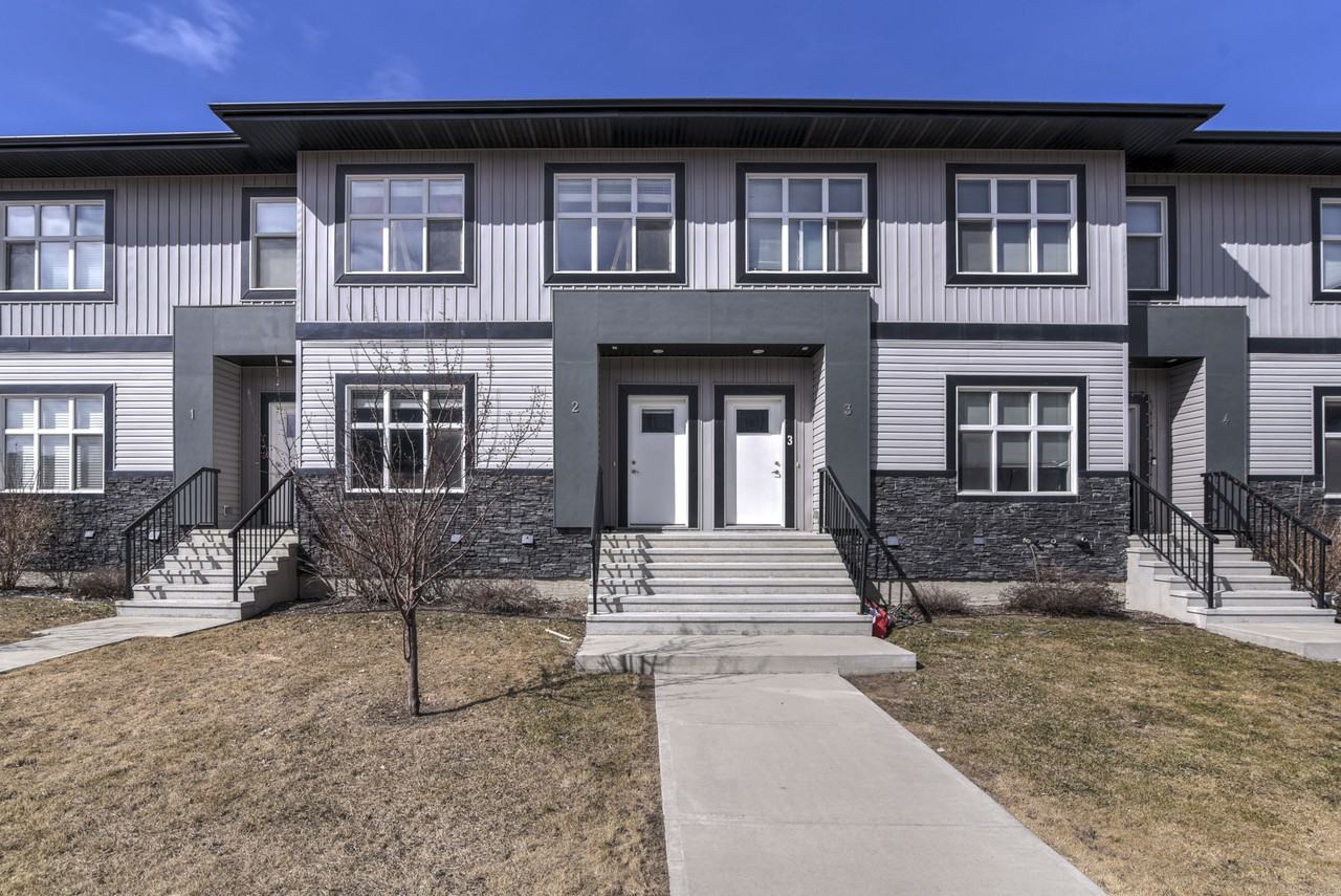 Beautiful 3 bed 2.5 bath townhouse*A/C*Double Garage*Partially Finished