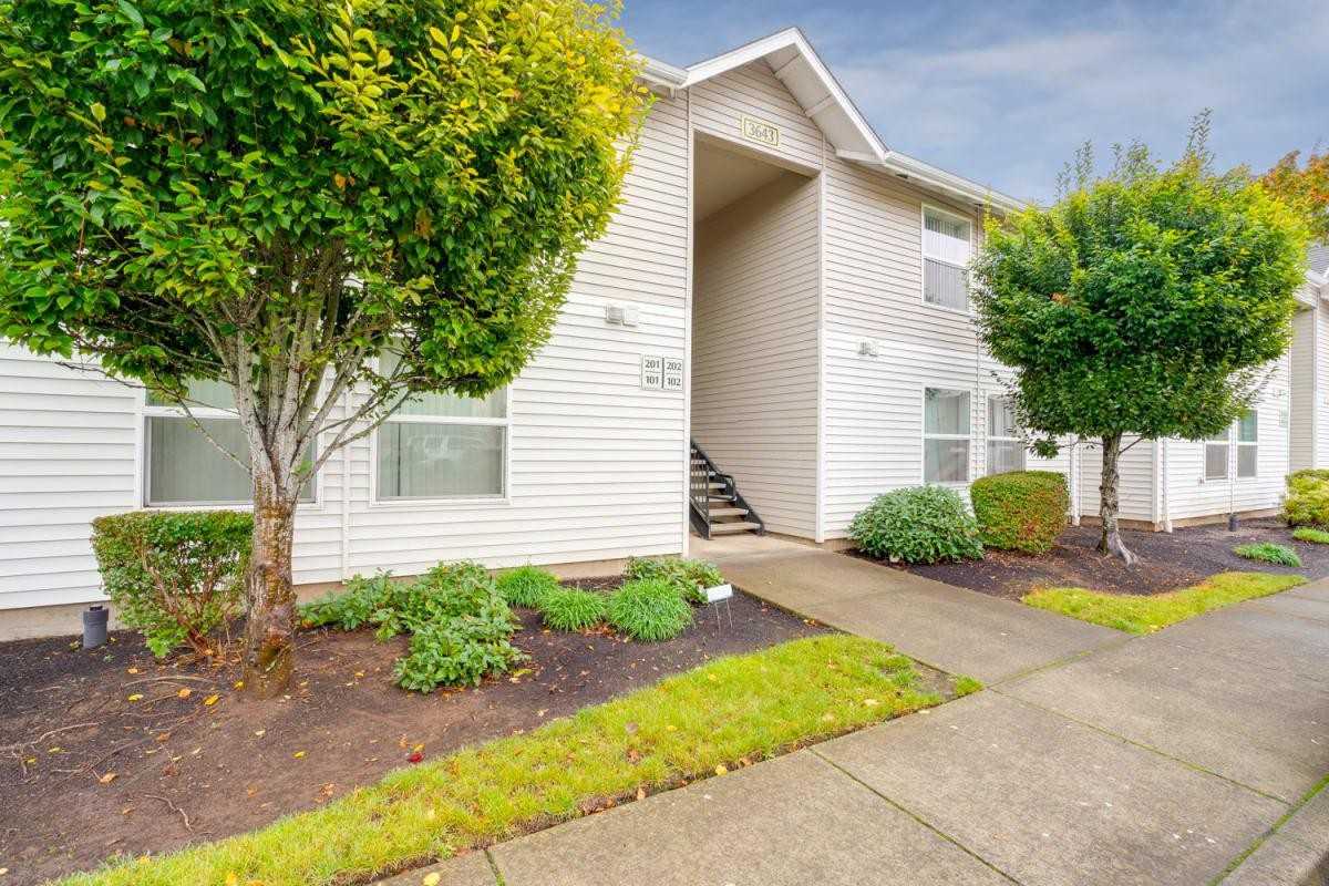 3661 River Rd N - Photo 3 of 31