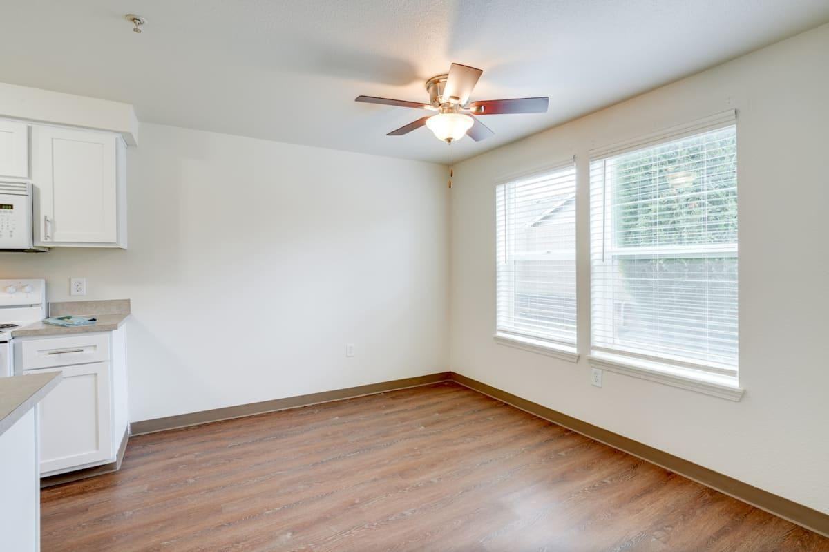 3661 River Rd N - Photo 7 of 31