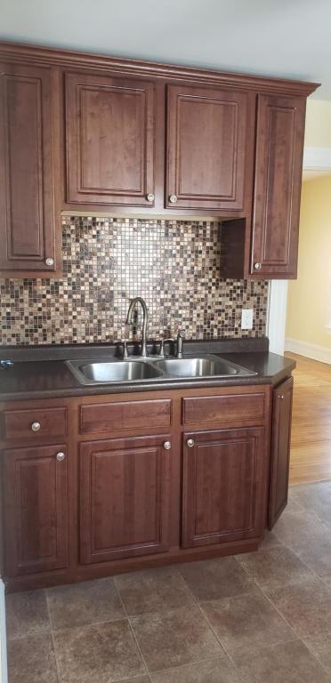 304 Grove St - Photo 4 of 10