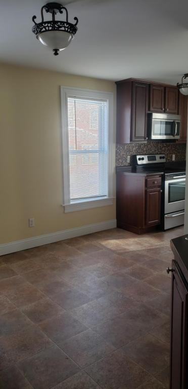 304 Grove St - Photo 5 of 10