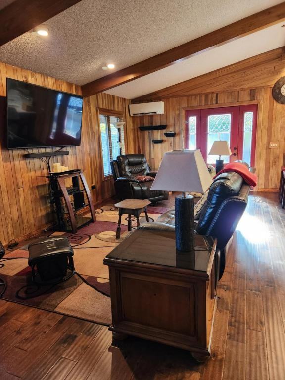 33 Pine Valley Rd - Photo 3 of 16