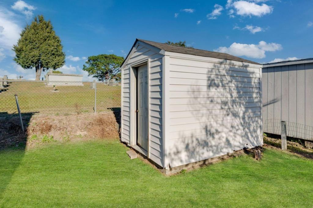 300 E 15th St - Photo 3 of 29