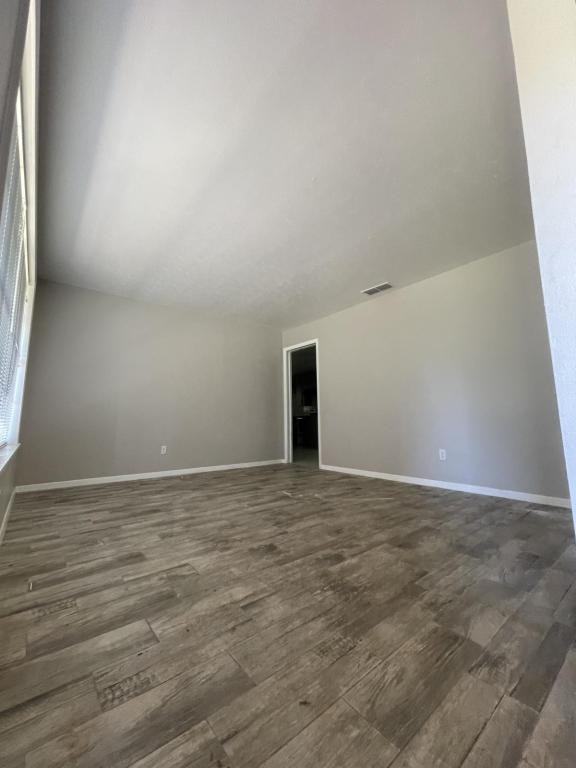 1302 Cedar Dr - Photo 2 of 8