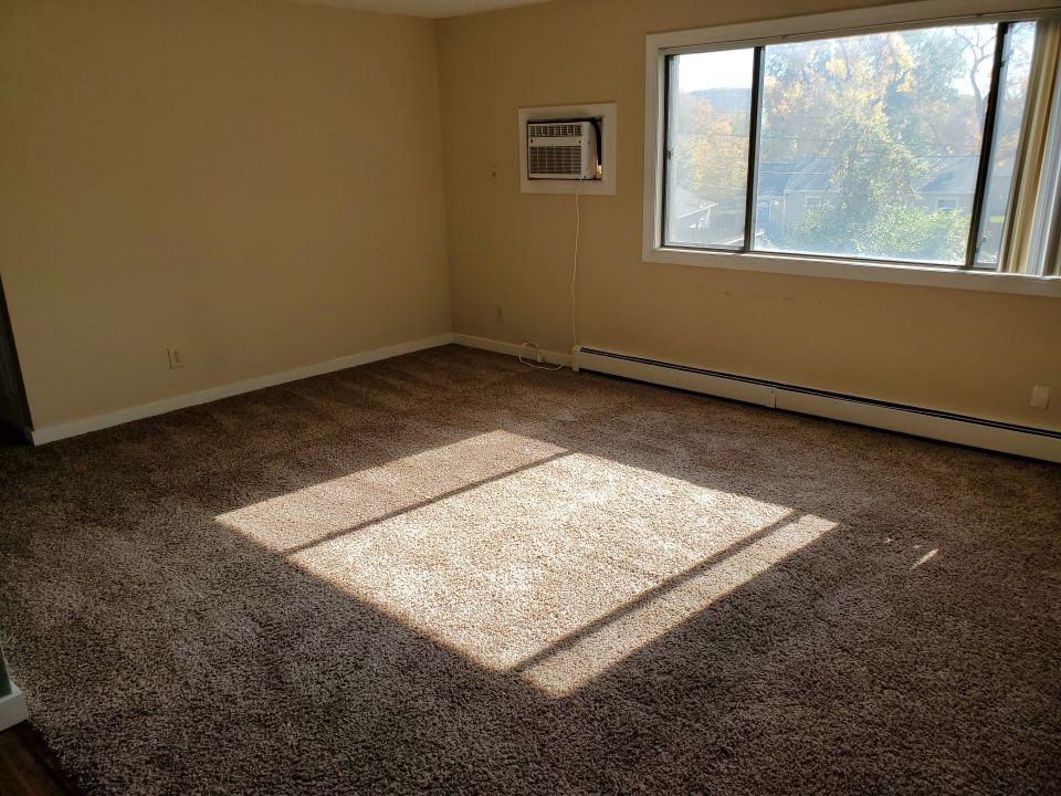2040 Burnstead Dr - Photo 2 of 4