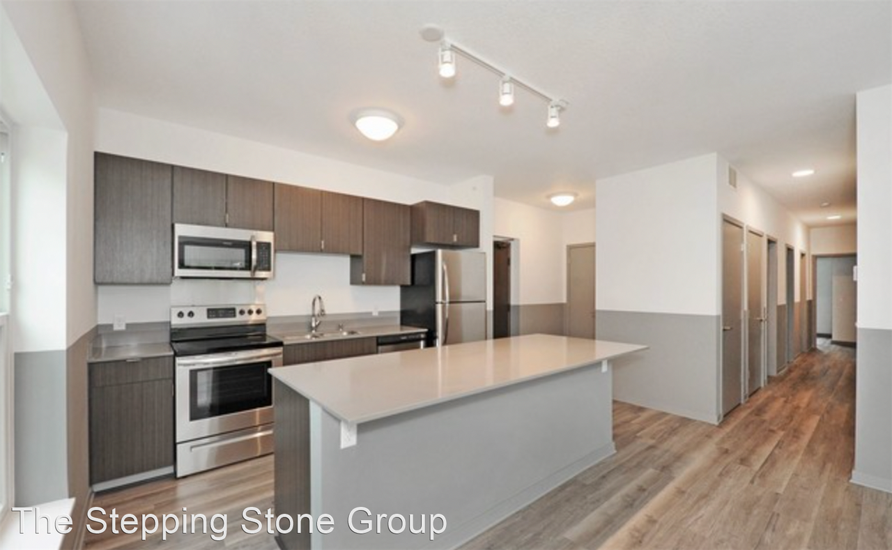 617 10th Avenue SE - Photo 3 of 19